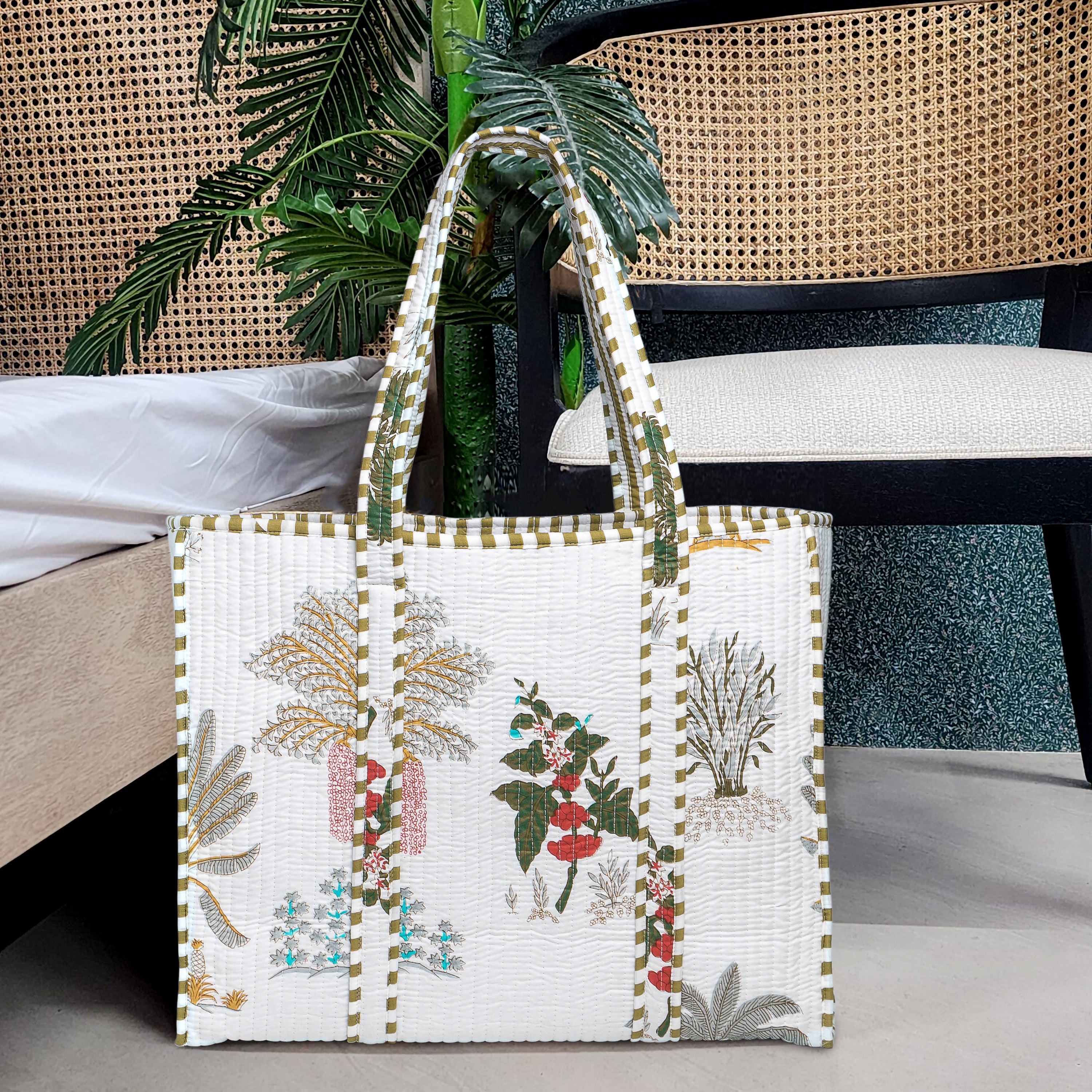 Quilted Cotton Tote Bag – Handmade Travel Shoulder Bag with Zipper & Pockets – Lightweight, Durable & Stylish for Daily Use (White Floral)