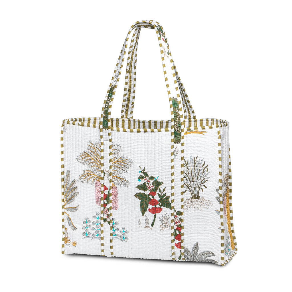 Quilted Cotton Tote Bag – Handmade Travel Shoulder Bag with Zipper & Pockets – Lightweight, Durable & Stylish for Daily Use (White Floral)
