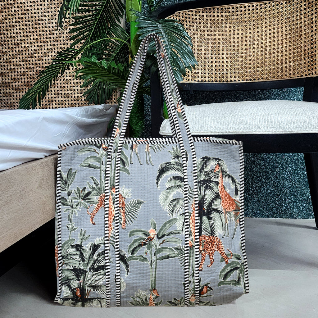 Quilted Cotton Tote Bag – Handmade Travel Shoulder Bag with Zipper & Pockets – Lightweight, Durable & Stylish for Daily Use (Grey Floral)