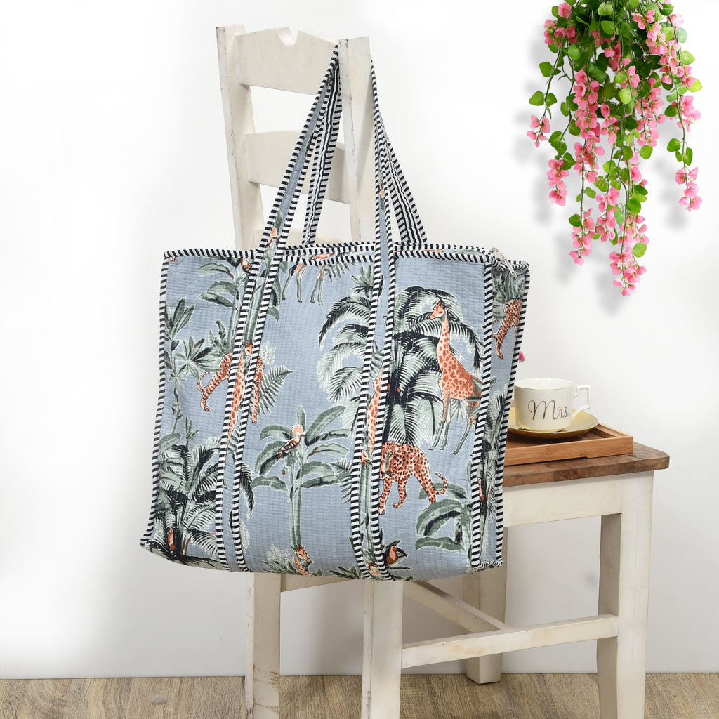 Quilted Cotton Tote Bag – Handmade Travel Shoulder Bag with Zipper & Pockets – Lightweight, Durable & Stylish for Daily Use (Grey Floral)