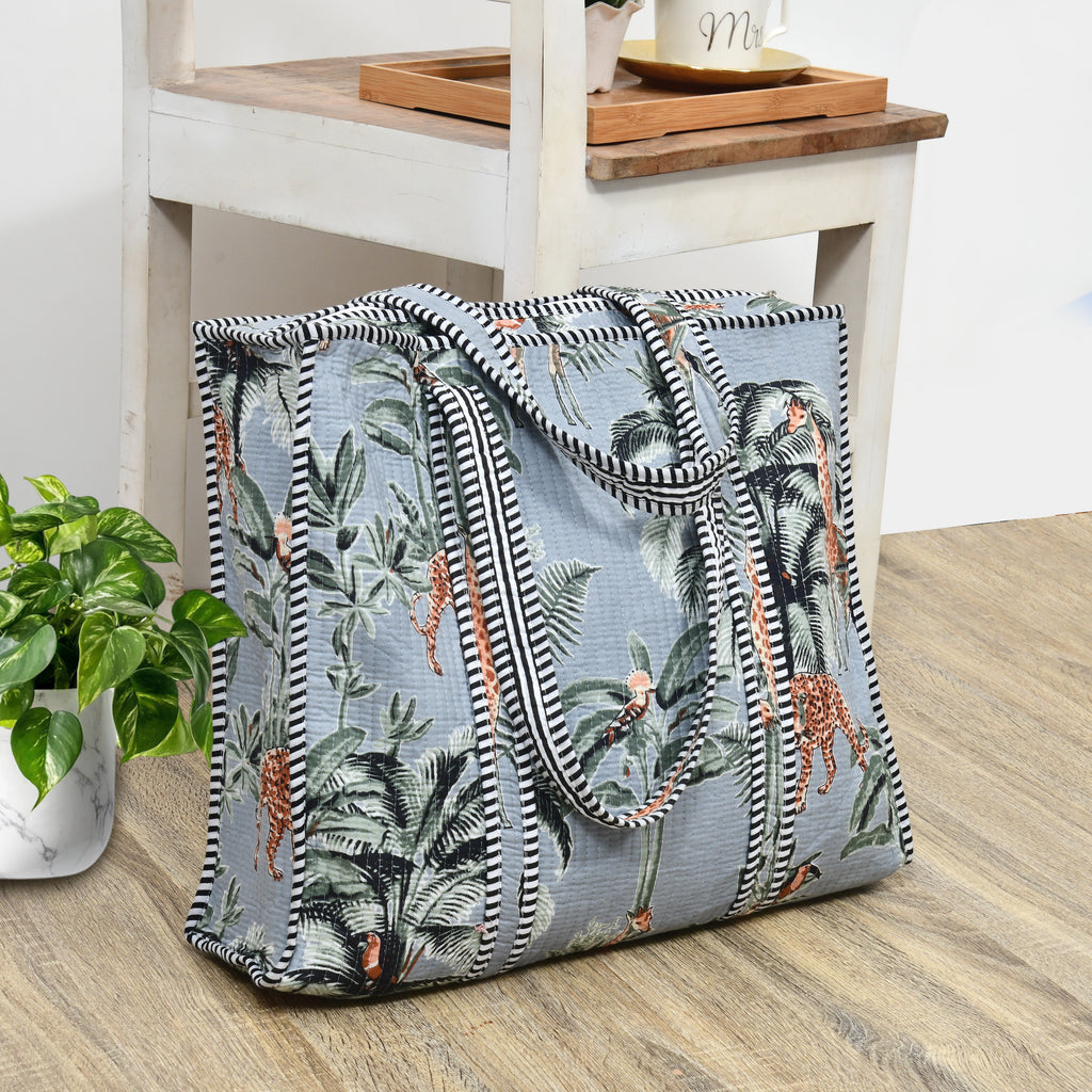 Quilted Cotton Tote Bag – Handmade Travel Shoulder Bag with Zipper & Pockets – Lightweight, Durable & Stylish for Daily Use (Grey Floral)
