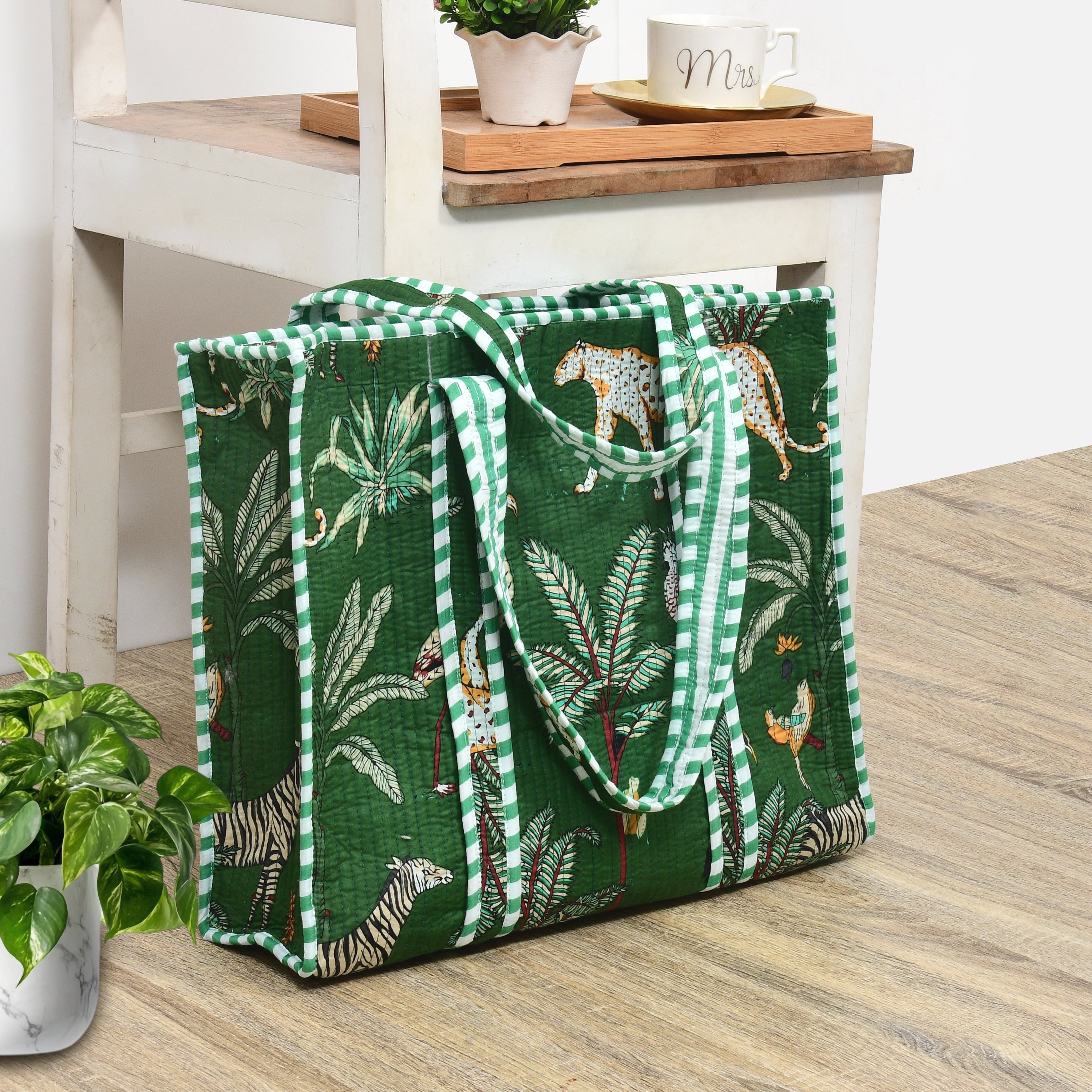 Quilted Cotton Tote Bag – Handmade Travel Shoulder Bag with Zipper & Pockets – Lightweight, Durable & Stylish for Daily Use (Green Jungle)