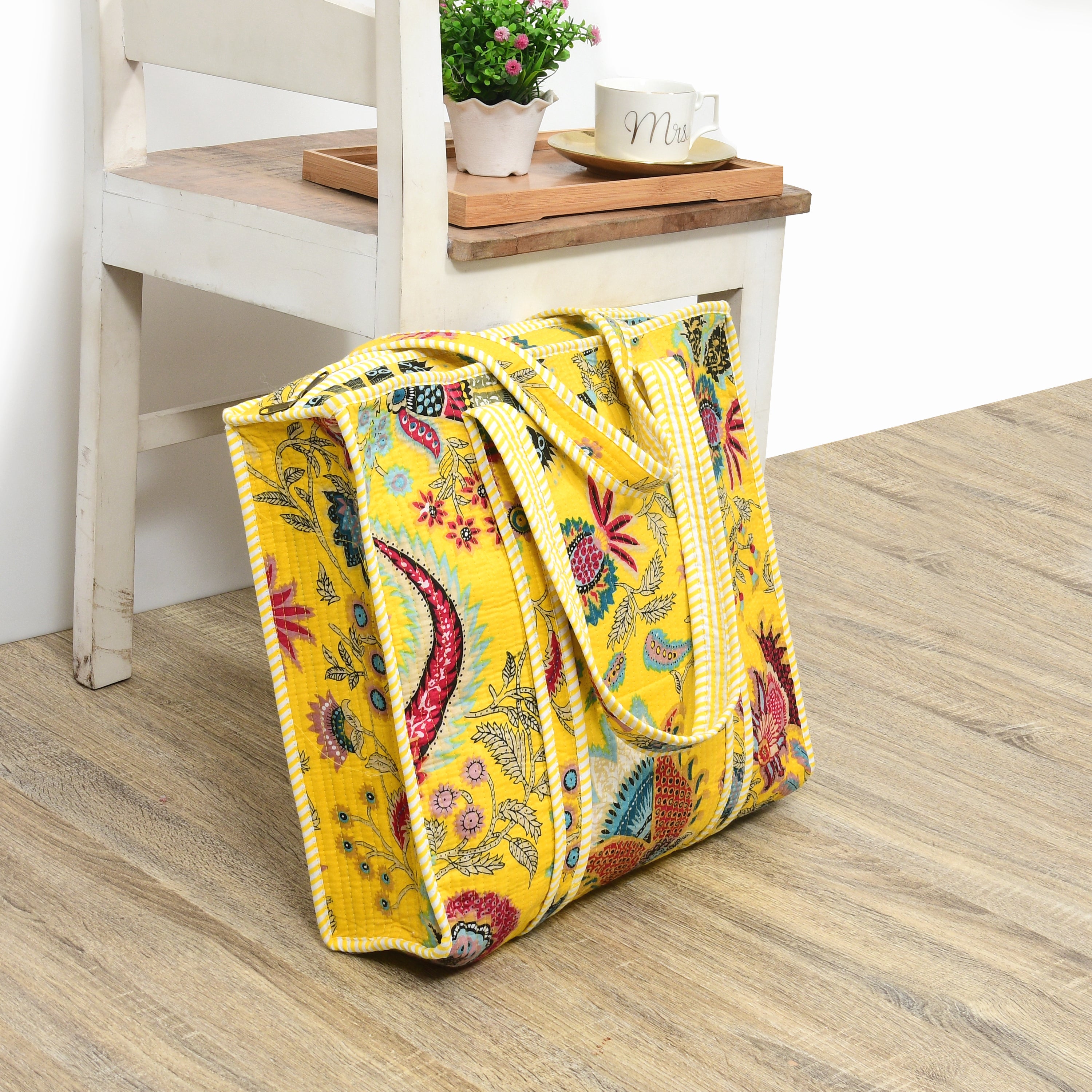 Quilted Cotton Tote Bag – Handmade Travel Shoulder Bag with Zipper & Pockets – Lightweight, Durable & Stylish for Daily Use (Yellow Floral)